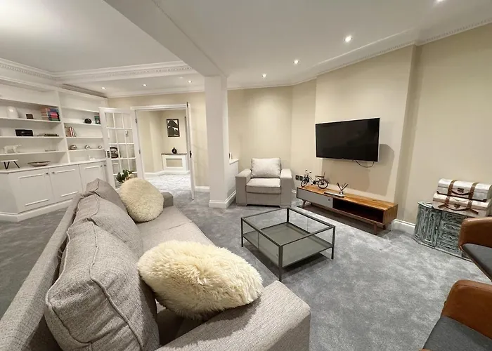 Spacious Central London Penthouse Near Baker St