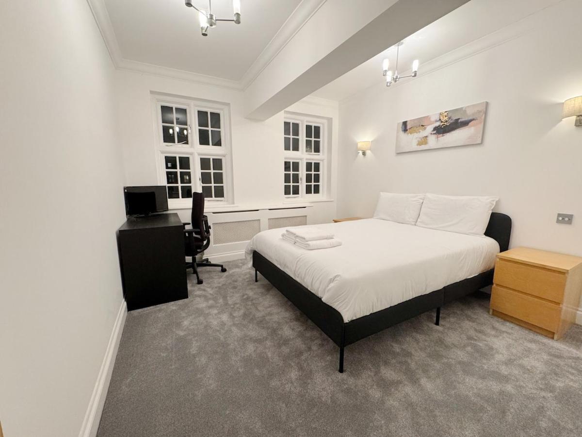 Spacious Penthouse Near Baker St *